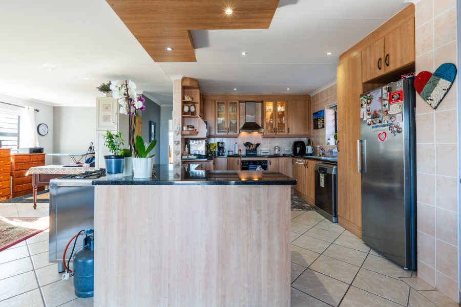 4 Bedroom Property for Sale in Menkenkop Western Cape